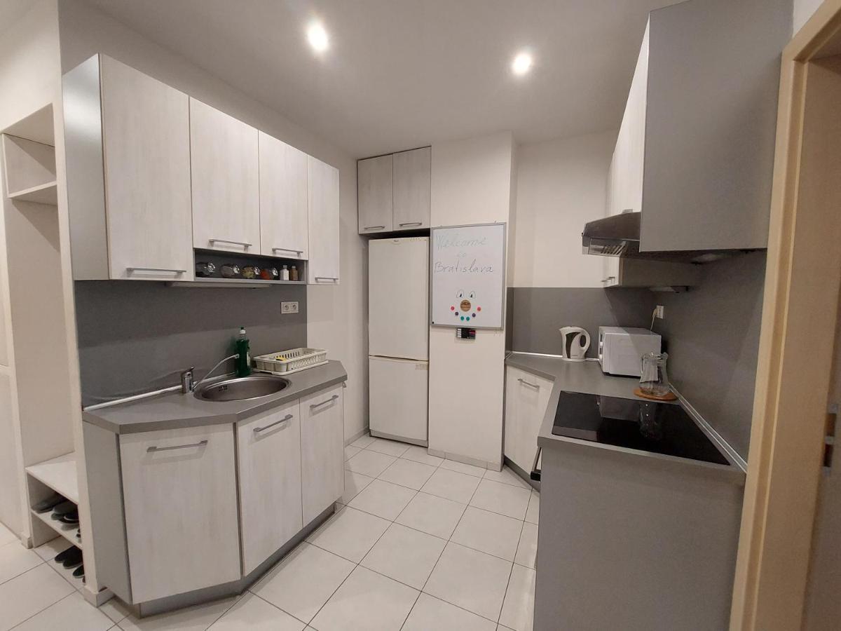 Apartman V Centre Bratislavy Apartman Pozsony Kültér fotó