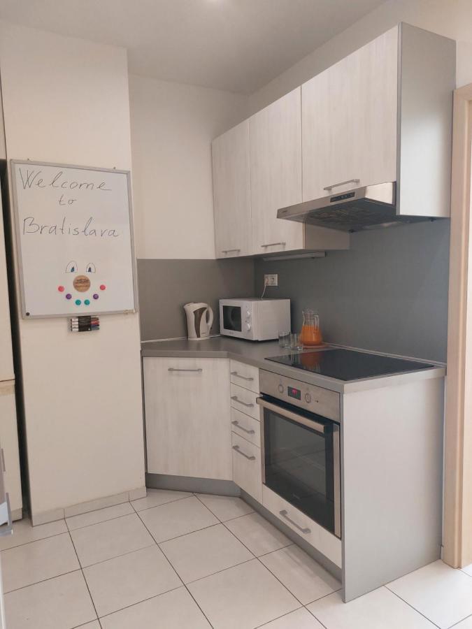 Apartman V Centre Bratislavy Apartman Pozsony Kültér fotó